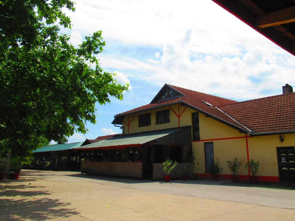 Fogado Hotel ปาลิช ภายนอก รูปภาพ